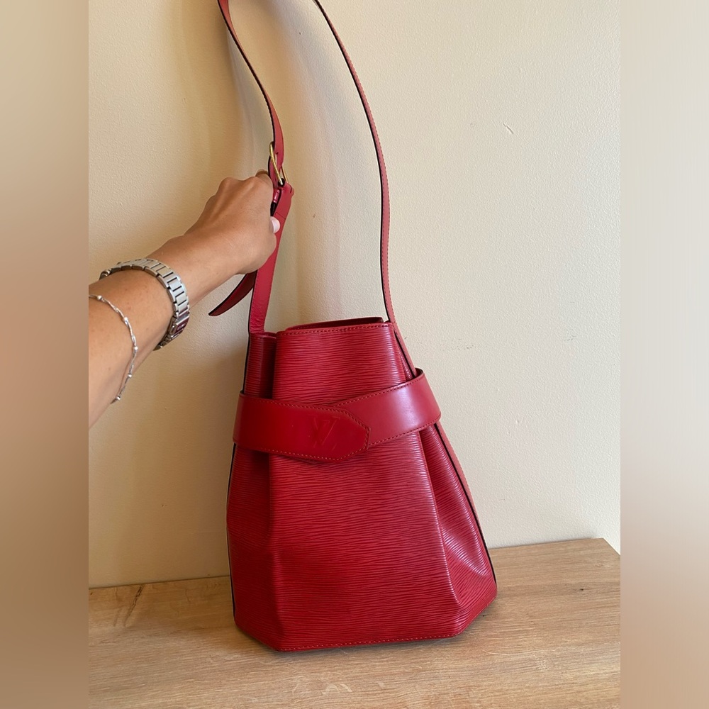 Authentic Louis Vuitton epi leather shoulder bag